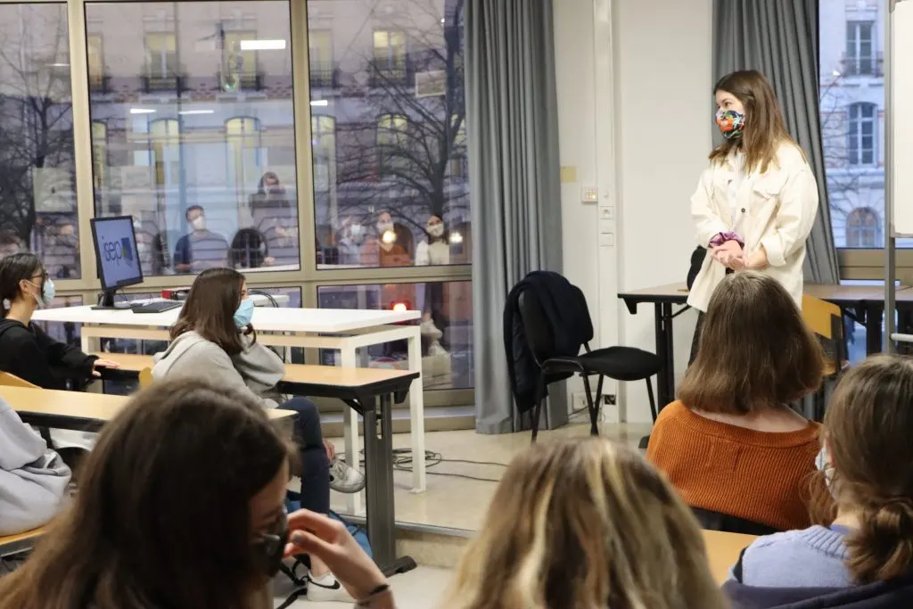 Clarisse Bolignano, diplômée de l’Isep en 2017, spécialiste Data chez Fabernovel. Intervention du 18 mars 2021 auprès des élèves de Notre Dame de Sion.
